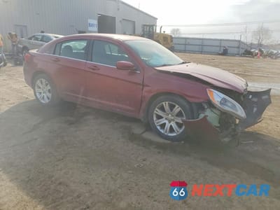 Czwarte zdjęcie samochodu z boku: 2013 CHRYSLER 200 LX VIN:1C3CCBAB9DN761803 - miniatura