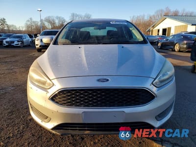 Piąte zdjęcie samochodu w środku: 2016 FORD FOCUS SE VIN:1FADP3F26GL216649 - miniatura