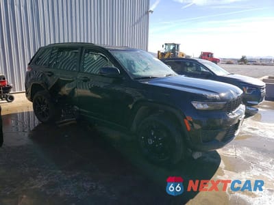 Czwarte zdjęcie samochodu z boku: 2025 JEEP GRAND CHEROKEE LAREDO VIN:1C4RJHAG4S8699507 - miniatura