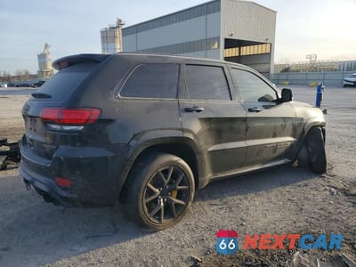 Trzecie zdjęcie samochodu z tyłu: 2021 JEEP GRAND CHEROKEE TRACKHAWK VIN:1C4RJFN97MC841932 - miniatura