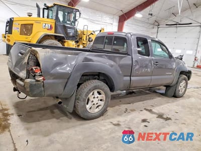 Trzecie zdjęcie samochodu z tyłu: 2015 TOYOTA TACOMA BASE VIN:5TFUX4EN7FX035627 - miniatura