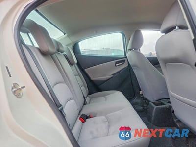 Zdjęcie 10 z 12 samochodu: 2019 TOYOTA YARIS LE VIN:3MYDLBYV4KY516912 - miniatura