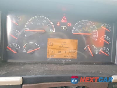 Zdjęcie 8 z 10 samochodu: 2015 VOLVO VN VNL VIN:4V4NC9EH5FN156681 - miniatura