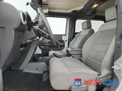 Zdjęcie 7 z 12 samochodu: 2008 JEEP WRANGLER SAHARA VIN:1J8FA54128L589692 - miniatura