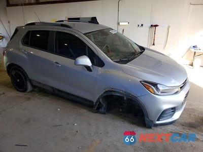 Czwarte zdjęcie samochodu z boku: 2022 CHEVROLET TRAX 1LT VIN:KL7CJPSM3NB537294 - miniatura