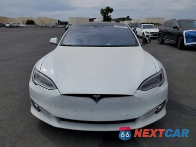 Piąte zdjęcie samochodu w środku: 2016 TESLA MODEL S VIN:5YJSA1E18GF155873 - miniatura