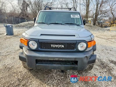 Piąte zdjęcie samochodu w środku: 2013 TOYOTA FJ CRUISER BASE VIN:JTEBU4BF7DK158640 - miniatura