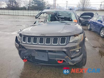 Piąte zdjęcie samochodu w środku: 2019 JEEP COMPASS TRAILHAWK VIN:3C4NJDDB9KT825577 - miniatura