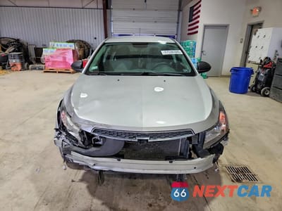 Piąte zdjęcie samochodu w środku: 2015 CHEVROLET CRUZE LS VIN:1G1PA5SG4F7109234 - miniatura