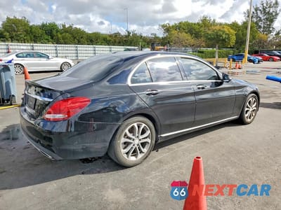 Trzecie zdjęcie samochodu z tyłu: 2017 MERCEDES-BENZ C 300 VIN:55SWF4JB6HU203826 - miniatura