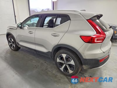 Drugie zdjęcie samochodu z przodu: 2025 VOLVO XC40 PLUS VIN:YV4L12UE6S2600778 - miniatura