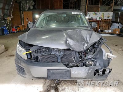 Piąte zdjęcie samochodu w środku: 2015 VOLKSWAGEN TIGUAN S VIN:WVGBV7AX1FW547620 - miniatura