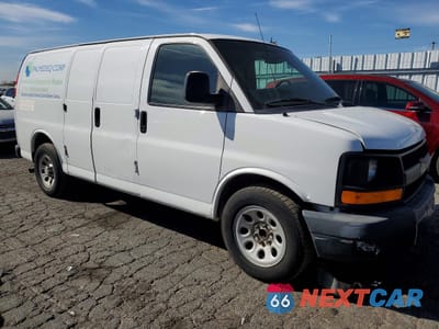 Czwarte zdjęcie samochodu z boku: 2014 CHEVROLET EXPRESS G1500 UTILITY / SERVICE VAN VIN:1GCSGAFX7E1104050 - miniatura