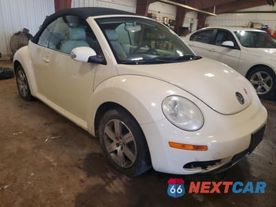 Czwarte zdjęcie samochodu z boku: 2006 VOLKSWAGEN NEW BEETLE CONVERTIBLE OPTION PACKAGE 1 VIN:3VWRG31Y76M331783 - miniatura