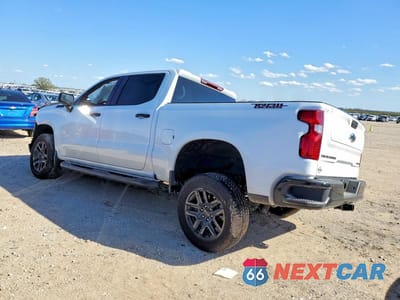 Drugie zdjęcie samochodu z przodu: 2026 CHEVROLET SILVERADO K1500 TRAIL BOSS CUSTOM VIN:3GCPKCEK2TG106955 - miniatura