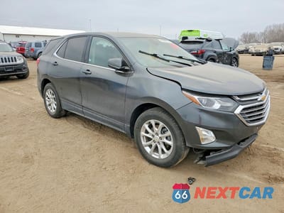 Czwarte zdjęcie samochodu z boku: 2020 CHEVROLET EQUINOX LT VIN:2GNAXKEV7L6265260 - miniatura