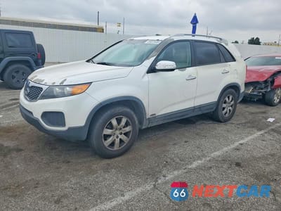 2013 KIA SORENTO LX 5XYKTDA29DG403076 - główne zdjęcie licytacji z USA - miniatura