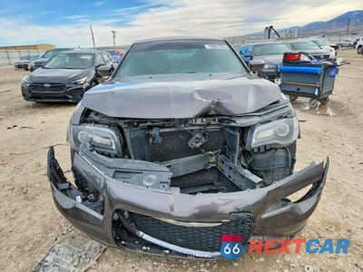 Piąte zdjęcie samochodu w środku: 2018 CHRYSLER 300 S VIN:2C3CCAGG9JH314292 - miniatura