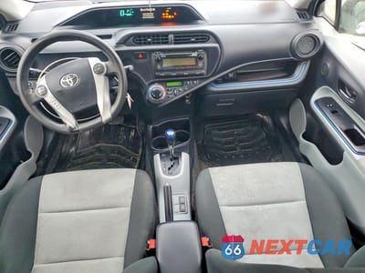 Zdjęcie 8 z 11 samochodu: 2013 TOYOTA PRIUS C TWO VIN:JTDKDTB34D1532552 - miniatura