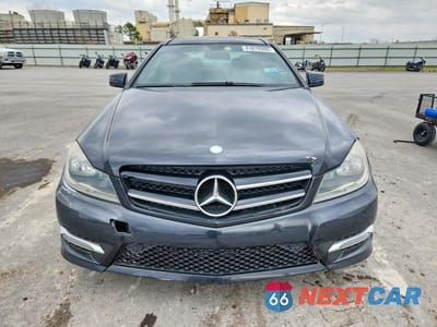 Piąte zdjęcie samochodu w środku: 2015 MERCEDES-BENZ C 250 VIN:WDDGJ4HB3FG363374 - miniatura