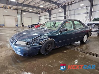 1998 TOYOTA CAMRY LE 4T1BG22K5WU857202 - główne zdjęcie licytacji z USA - miniatura