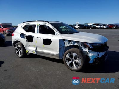 Czwarte zdjęcie samochodu z boku: 2024 VOLVO XC40 CORE VIN:YV4L12UK0R2203308 - miniatura