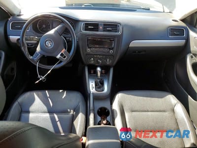 Zdjęcie 8 z 12 samochodu: 2014 VOLKSWAGEN JETTA VIN:3VWD17AJ7EM425232 - miniatura