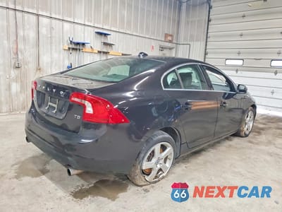 Trzecie zdjęcie samochodu z tyłu: 2013 VOLVO S60 T5 VIN:YV1612FSXD2203641 - miniatura