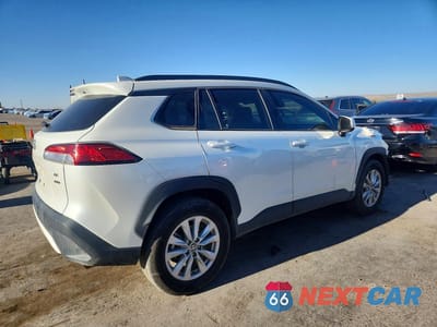 Trzecie zdjęcie samochodu z tyłu: 2023 TOYOTA COROLLA CROSS LE VIN:7MUCAABG1PV077385 - miniatura