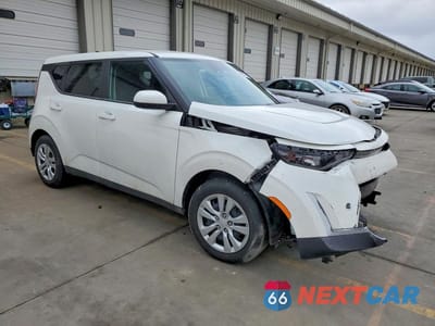 Czwarte zdjęcie samochodu z boku: 2023 KIA SOUL LX VIN:KNDJ23AUXP7215730 - miniatura