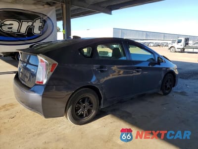 Trzecie zdjęcie samochodu z tyłu: 2014 TOYOTA PRIUS TWO VIN:JTDKN3DU2E1778391 - miniatura