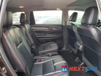 Zdjęcie 11 z 13 samochodu: 2019 TOYOTA HIGHLANDER SE VIN:5TDKZRFH4KS329848 - miniatura