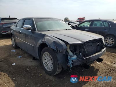 Czwarte zdjęcie samochodu z boku: 2010 CHRYSLER 300 TOURING VIN:2C3CA5CV1AH139795 - miniatura