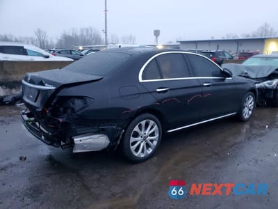 Trzecie zdjęcie samochodu z tyłu: 2018 MERCEDES-BENZ E 300 4MATIC VIN:WDDZF4KB2JA298709 - miniatura