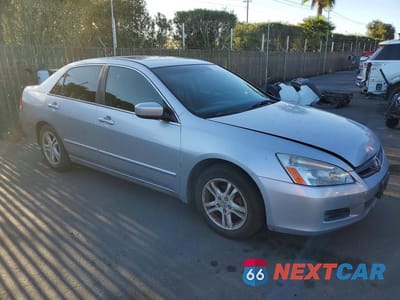 Czwarte zdjęcie samochodu z boku: 2007 HONDA ACCORD EX VIN:1HGCM56887A077992 - miniatura