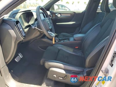 Zdjęcie 7 z 12 samochodu: 2022 VOLVO XC40 T5 R-DESIGN VIN:YV4162UM9N2642768 - miniatura