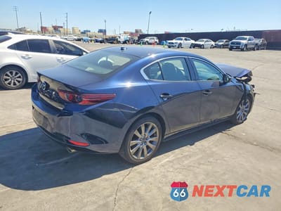 Trzecie zdjęcie samochodu z tyłu: 2019 MAZDA 3 PREMIUM VIN:3MZBPAEM9KM100651 - miniatura