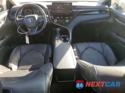 Zdjęcie 8 z 12 samochodu: 2021 TOYOTA CAMRY HYBRID XSE VIN:4T1K31AK1MU565793 - miniatura