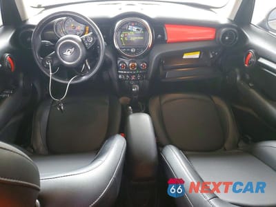 Zdjęcie 8 z 11 samochodu: 2017 MINI COOPER VIN:WMWXU1C51H2D58031 - miniatura