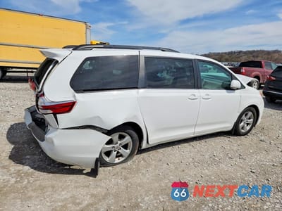 Trzecie zdjęcie samochodu z tyłu: 2015 TOYOTA SIENNA LE 8-PASSENGER VIN:5TDKK3DCXFS642272 - miniatura