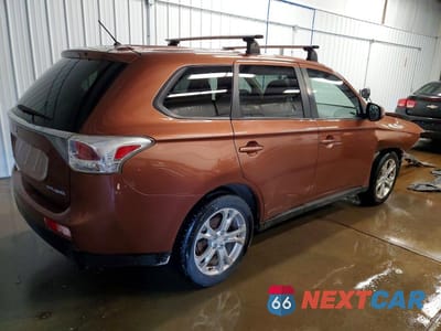Trzecie zdjęcie samochodu z tyłu: 2014 MITSUBISHI OUTLANDER SE VIN:JA4AZ3A34EZ003713 - miniatura