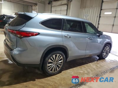 Trzecie zdjęcie samochodu z tyłu: 2021 TOYOTA HIGHLANDER PLATINUM VIN:5TDFZRBH7MS157275 - miniatura
