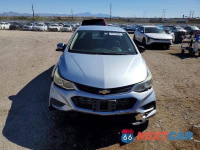 Piąte zdjęcie samochodu w środku: 2017 CHEVROLET CRUZE LS VIN:1G1BC5SM3H7164223 - miniatura