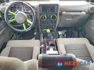 Zdjęcie 8 z 13 samochodu: 2010 JEEP WRANGLER UNLIMITED SAHARA VIN:1J4BA5H19AL203012 - miniatura