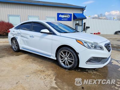 Czwarte zdjęcie samochodu z boku: 2015 HYUNDAI SONATA SPORT 2.0T VIN:5NPE34AB8FH096332 - miniatura