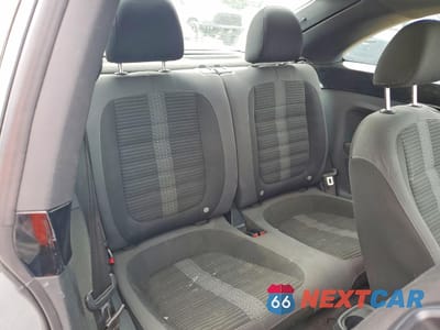 Zdjęcie 10 z 13 samochodu: 2012 VOLKSWAGEN BEETLE TURBO VIN:3VWVA7AT6CM618443 - miniatura