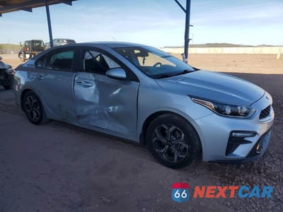 Czwarte zdjęcie samochodu z boku: 2020 KIA FORTE LXS VIN:3KPF24AD3LE174993 - miniatura