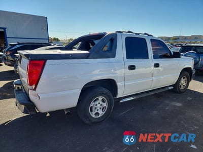 Trzecie zdjęcie samochodu z tyłu: 2004 CHEVROLET AVALANCHE C1500 VIN:3GNEC12T54G199730 - miniatura