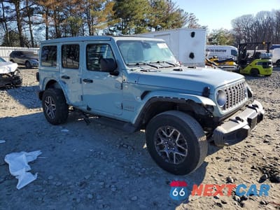 Czwarte zdjęcie samochodu z boku: 2024 JEEP WRANGLER SAHARA VIN:1C4PJXEG9RW335956 - miniatura