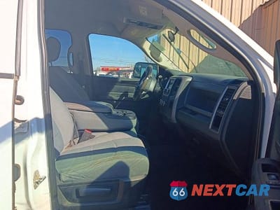 Piąte zdjęcie samochodu w środku: 2018 RAM 2500 ST VIN:3C6UR5CL6JG258201 - miniatura